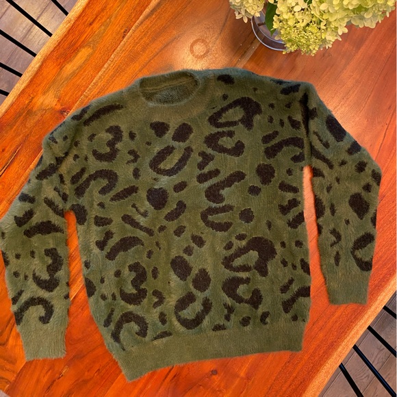 Women’s small sweater - Picture 1 of 4